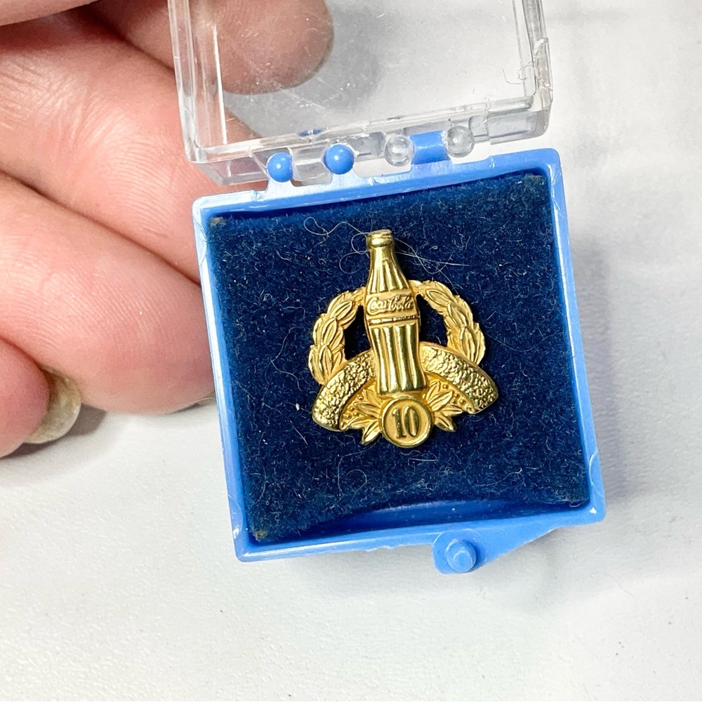 Vtg 10K Gold Coca-Cola Employee Pin 10Yr Jostens